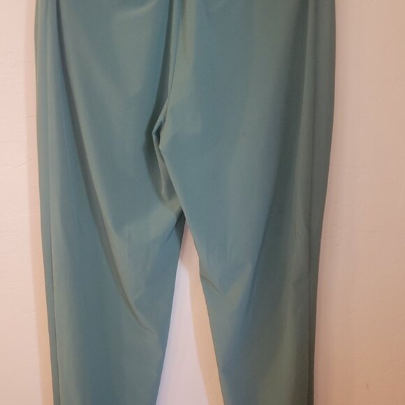 Athleta 10T Trekkie Pants in Sage Green - Picture 9 of 12